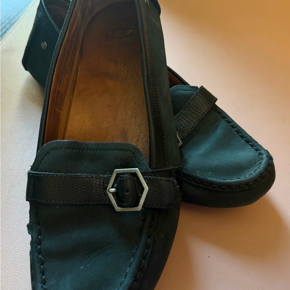 UGG Black Leather Everyday Moccasin Loafers Size 8 Buckle Detail Minimalist Chic